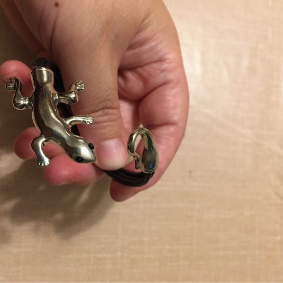 A leather string lizard bracelet - Picture 3 of 3